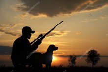 Охотник с собакой на закате - Сток