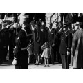 Семья Кеннеди с Джоном младшим отдают честь гробу отца