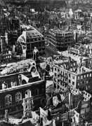 Руины  в Дрездене после бомбардировки