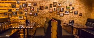 картины в кафе