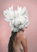Девушка с перьями на пудровом - Копии Эми Джадд