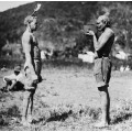 Абориген фотографирует соплеменника