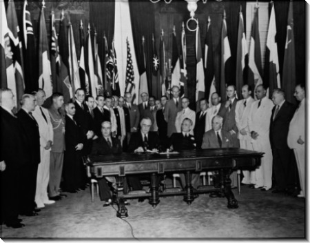 Президент США Франклин Д. Рузвельт с  представителями союзных стран