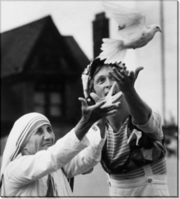 Мать Тереза ​​и Роберт Морган выпуск голубя как символ мира