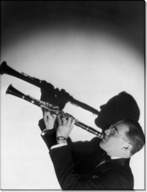 Бенни Гудмен играет на кларнете 1934 г.