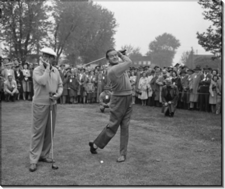 Бинг Кросби и Боб Хоуп играют в  гольф