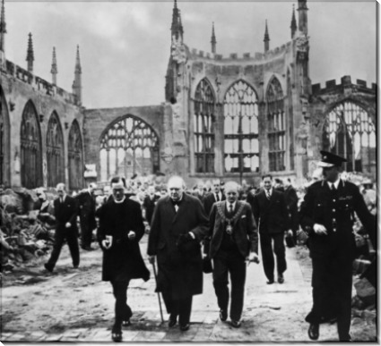 Уинстон Черчилль перед посещением собора Ковентри - Спенс, Василия