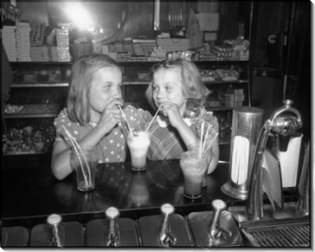 Девочки с молочным коктейлем