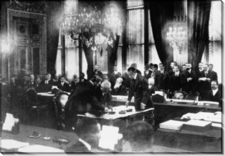 Жорж Клемансо подписывает Версальский договор