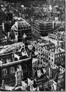 Руины  в Дрездене после бомбардировки