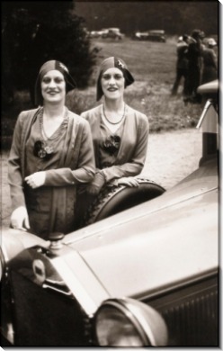 Теннисистки сестры-близнецы Диана и Розалин Роу в Казино де Пари, 1929 - Лартиг, Жан-Анри